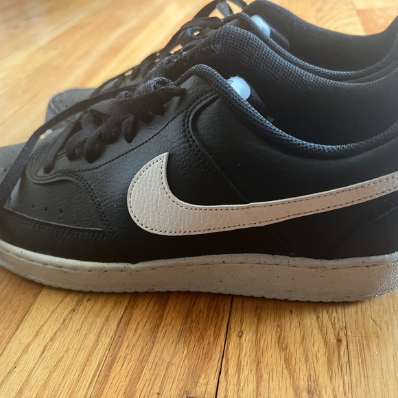 Nike court side - Picture 3 of 4